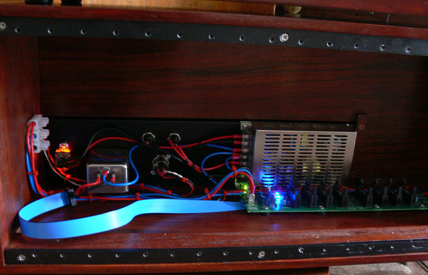 CLUB OF THE KNOBS SYNTHESIZER